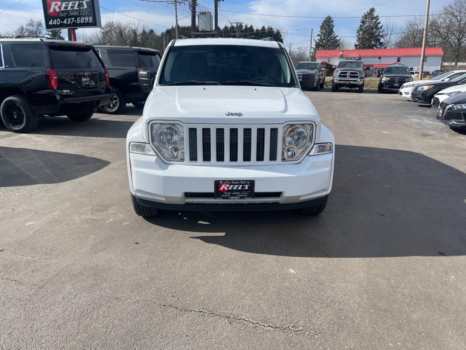 2012 White /Black Jeep Liberty Latitude 4WD (1C4PJMAK0CW) with an 3.7L V6 SOHC 12V engine, 4-Speed Automatic transmission, located at 547 E. Main St., Orwell, OH, 44076, (440) 437-5893, 41.535435, -80.847855 - Photo #1